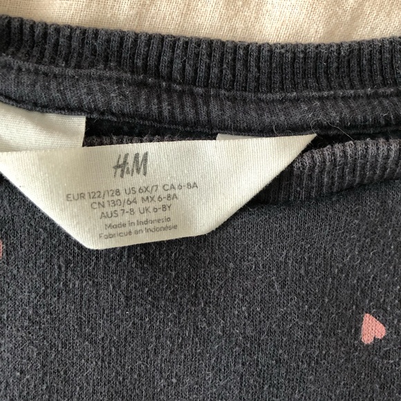 H&M heart 🩷❤️ sweatshirt, size 6/7 - Picture 4 of 4